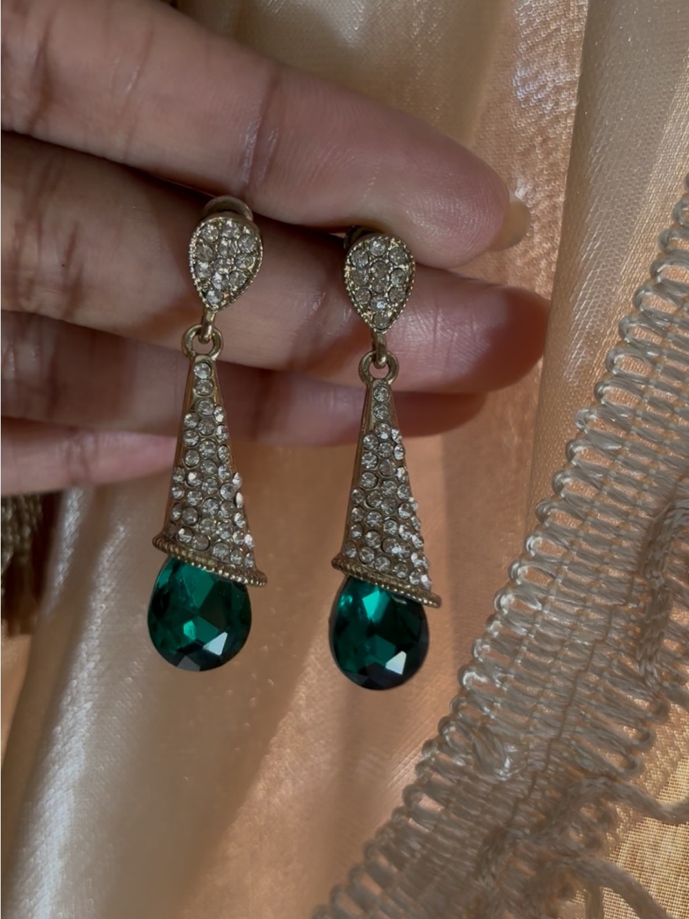 Elegant Vintage Emerald Teardrop Crystal Drop Earrings - Unbranded